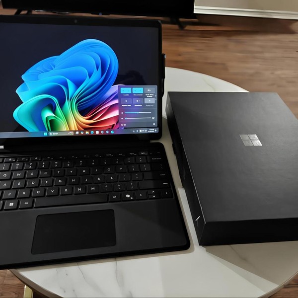 Microsoft Surface Pro 11 - 512 GB, Black, 16 GB, Snapdragon X Plus