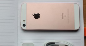 Mint
													Apple iPhone SE 1st Gen 2016 - AT&T, Rose Gold, 64 GB, A1662, photo 4 of 12