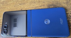 Good
													Motorola Razr 2025 - Unlocked, Blue, 256 GB, 8 GB, photo 4 of 7