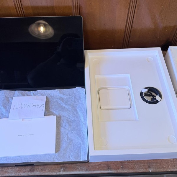 MacBook Pro Late 2023 (M3) - 16 inch - 2 TB, Black, 36 GB, Apple M3 Max 14-core, 30-core GPU