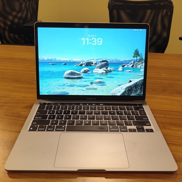 MacBook Pro 2022 - 13 inch - 256 GB, Gray, 16 GB, Apple M2