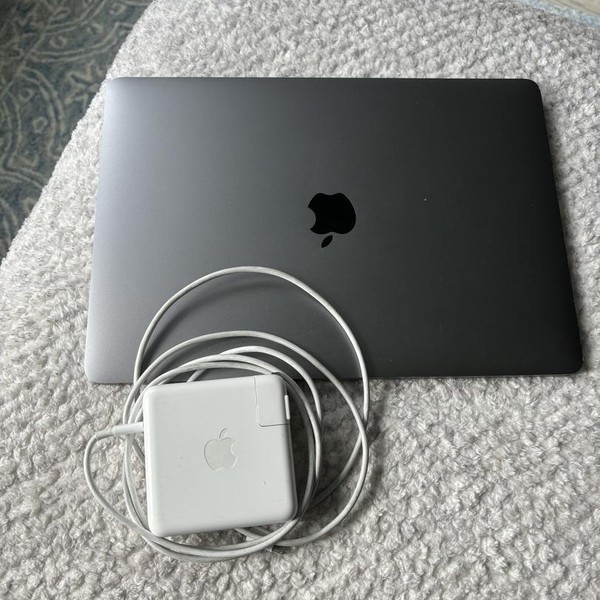 MacBook Pro 2017 (No Touch Bar) - 13 inch - 128 GB, Gray, 8 GB, Intel Core i5