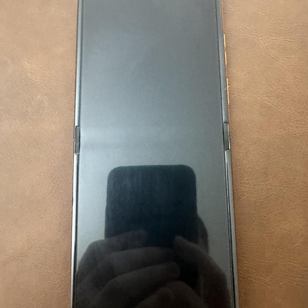 Motorola Razr (2024) - Unlocked, 256 GB, Orange, 8 GB