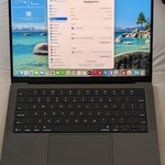 Good MacBook Pro 2026 - 14 inch (M5) - 1 TB, Space Black, 16 GB, Apple M5, Standard Display