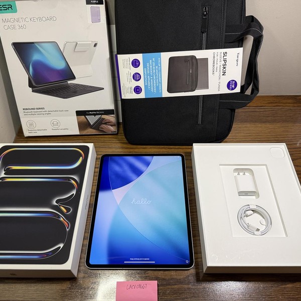 Apple iPad Pro 13 inch (M4) 2024 - Unlocked, 2 TB, Silver, 16 GB, A2926, Standard Glass