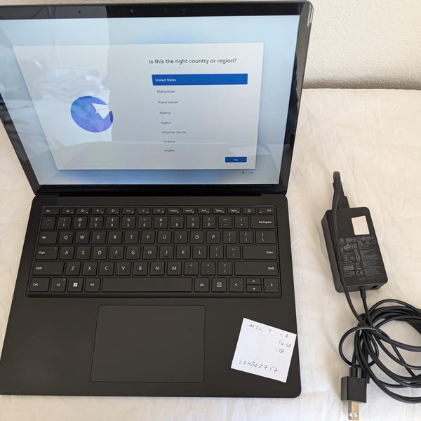 Microsoft Surface Laptop 4 - 1 TB, Black, 16 GB, Intel Core i7, 13.5 inch