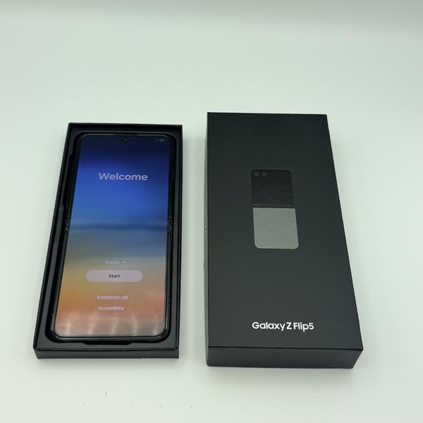 Samsung Galaxy Z Flip5 - Unlocked, 256 GB, Gray, 8 GB, SM-F731U1