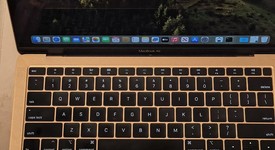 Good
													MacBook Air 2019 - 13" - I5, Gold, 128 GB, 8 GB, photo 2 of 9