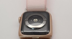 Good
													Apple Watch Series 4 40mm - Unlocked, Gold, A1975 - Cellular, Aluminum, photo 2 of 4