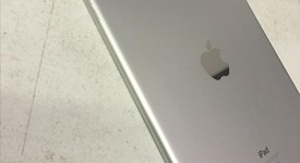 Mint
													Apple iPad Air - Unlocked, Silver, 16 GB, photo 4 of 7