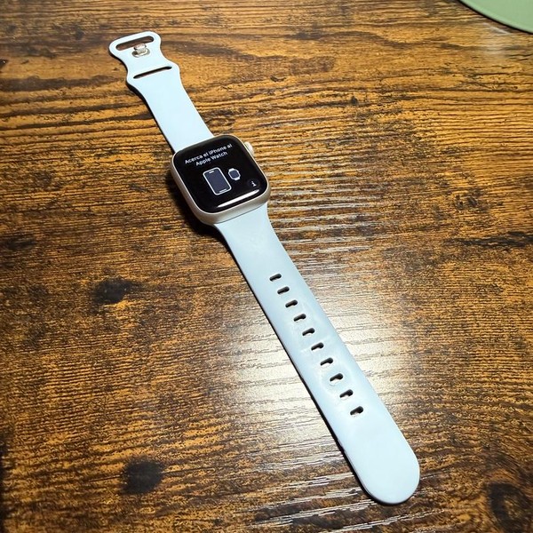 Apple Watch Series 8 41mm - Unlocked, Starlight, A2772 - Cellular, Aluminum