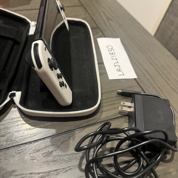Nintendo Switch - OLED - 64 GB, White