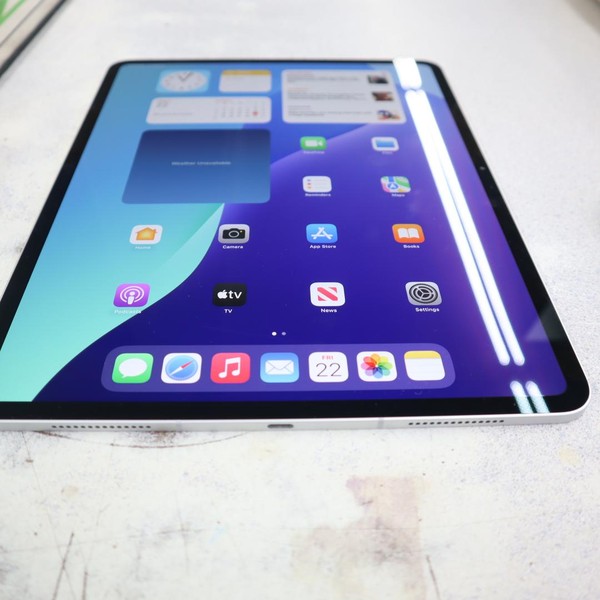 Apple iPad Pro 13 inch (M4) 2024 - Unlocked, 256 GB, Silver, 8 GB, A2926, Standard Glass