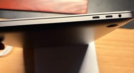 Good
													MacBook Pro 2017 (With Touch Bar) - 15" - I7, Silver, 256 GB, 16 GB, photo 2 of 10