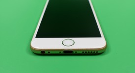 Good
													Apple iPhone 6 - AT&T, Gold, 64 GB, A1549, photo 3 of 6