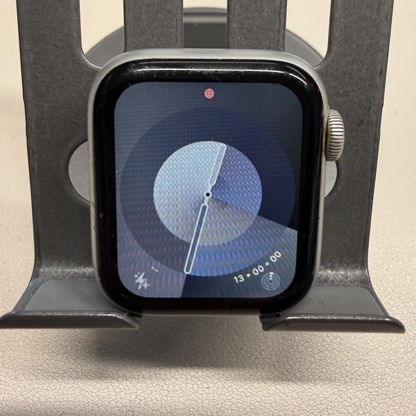 Apple Watch Series 4 40mm - Unlocked, Silver, A1975 - Cellular, Aluminum