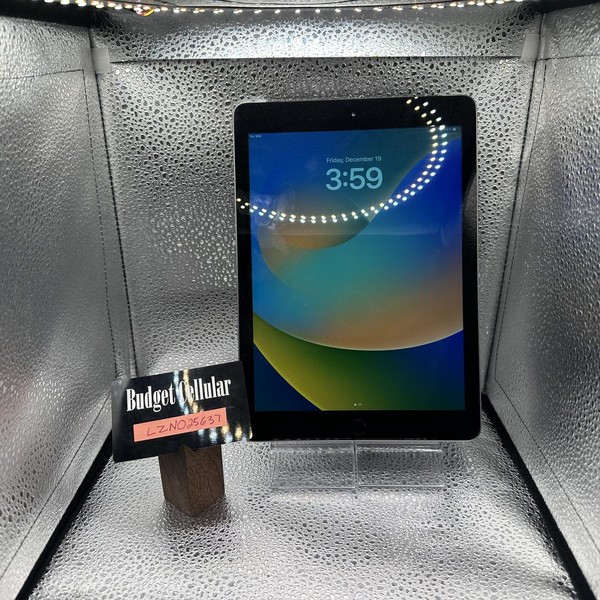 Apple iPad 5th Gen - Unlocked, 128 GB, Gray, A1823