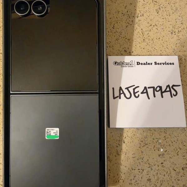 Samsung Galaxy Z Flip8 - Unlocked, 256 GB, Graphite, 12 GB, SM-F776U1