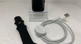 Fair
													Apple Watch Series 5 44mm - Unlocked, Gray, A2095 Cellular, Aluminum, photo 2 of 7