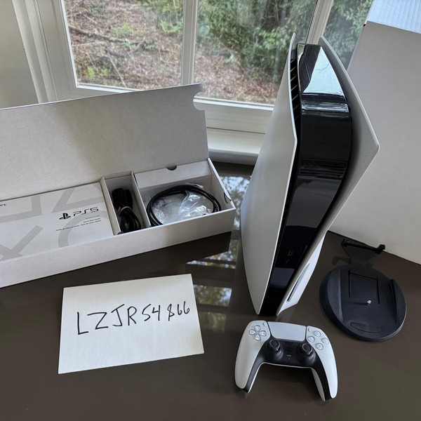 PlayStation 5 Standard Edition (2020) - 825 GB, White, Standard Edition