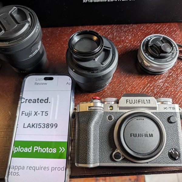 Fuji X-T5 - Silver