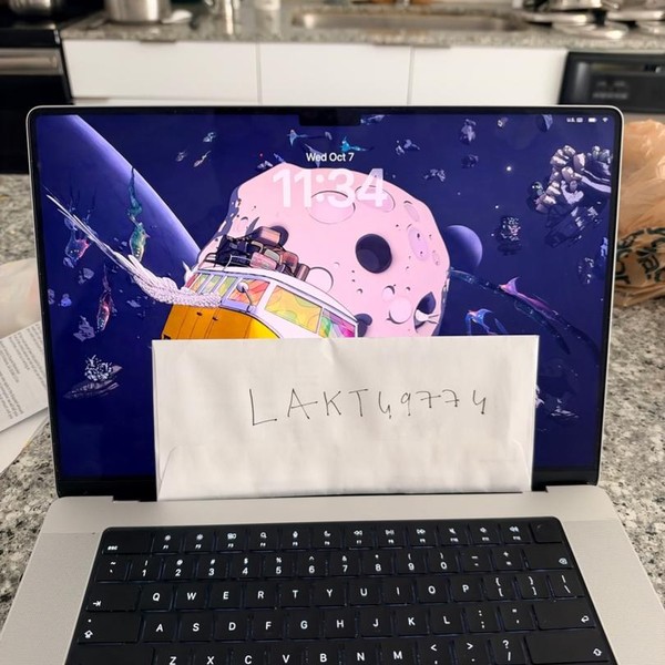 MacBook Pro 2026 - 16 inch (M5) - 2 TB, Silver, 36 GB, Apple M5 Max 18-core (40-core GPU), Standard Display