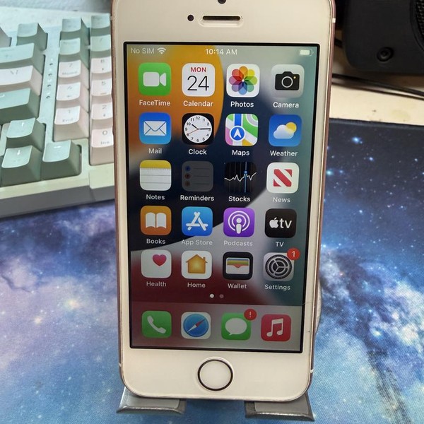 Apple iPhone SE 1st Gen 2016 - Unlocked, 64 GB, Rose Gold, A1723