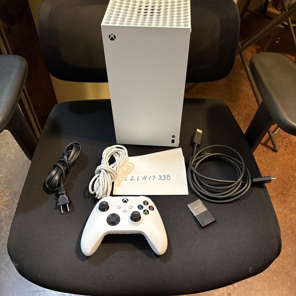 Xbox Series X (2020) - 1 TB, Robot White, All-Digital