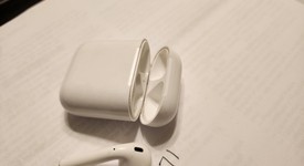 Used
													Apple AirPods 1st Gen - Wireless Case, photo 3 of 4
