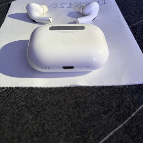 Apple AirPods Pro 2 - Lightning