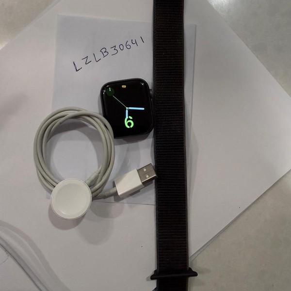 Apple Watch SE 1st Gen 44mm - Gray, A2352 - GPS, Aluminum