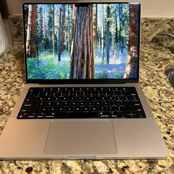MacBook Pro Late 2023 (M3) - 14 inch - 512 GB, Silver, 8 GB, Apple M3, 10-core GPU