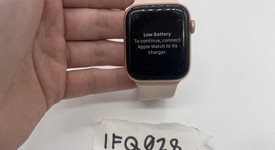 Fair
													Apple Watch Series 4 44mm - Gold, A1978 - GPS, Aluminum, photo 3 of 5