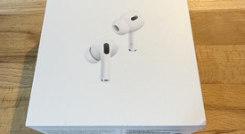 Used
													Apple AirPods Pro 2 - Lightning, photo 2 of 5