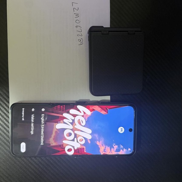 Motorola Razr Ultra (2025) - Unlocked, 1 TB, PANTONE Mountain Trail, 16 GB