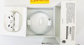 Used
													Apple AirPods 3rd Gen - Lightning Case, photo 3 of 6