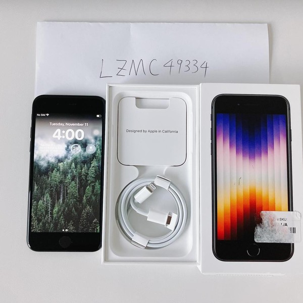 Apple iPhone SE 3rd Gen 2022 - Unlocked, 128 GB, Midnight, A2595