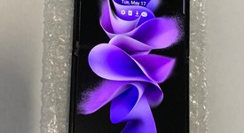 Good
													Samsung Galaxy Z Flip3 5G - Unlocked, Cream, 128 GB, 8 GB, SM-F711U1, photo 2 of 2