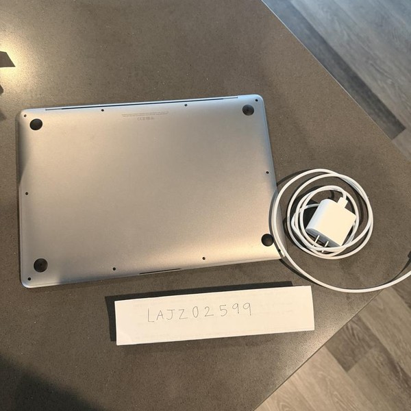 MacBook Air 2020 - 13 inch - 256 GB, Gray, 8 GB, Apple M1