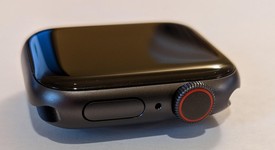 Mint
													Apple Watch Series 4 40mm - Unlocked, Gray, A1975 - Cellular, Nike, photo 4 of 9