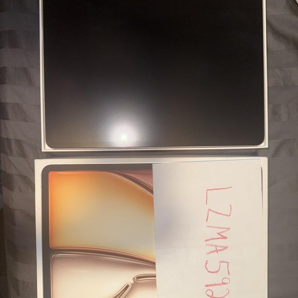 Apple iPad Air 13 inch (M2) 2024 - Unlocked, 128 GB, Starlight, A2899