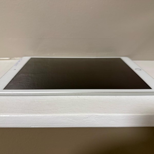 Apple iPad 7th Gen - Wi-Fi, 128 GB, Silver, A2197