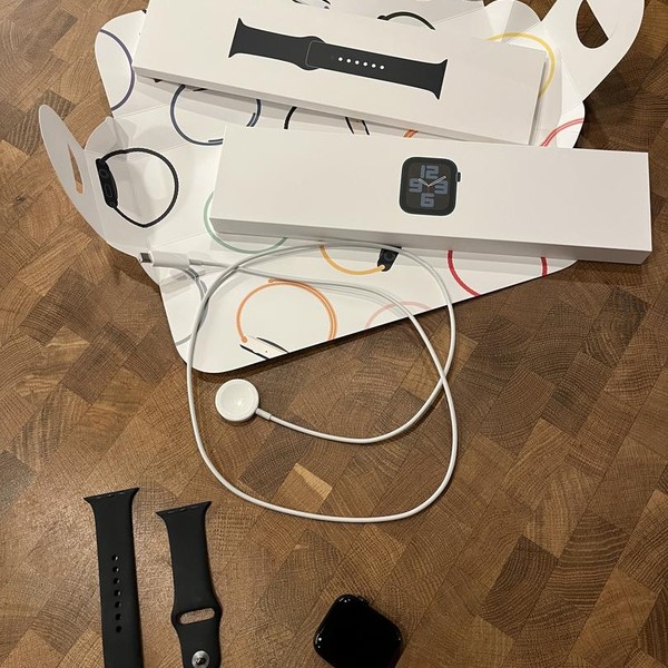 Apple Watch SE 2nd Gen 44mm - Midnight, A2723 - GPS, Aluminum