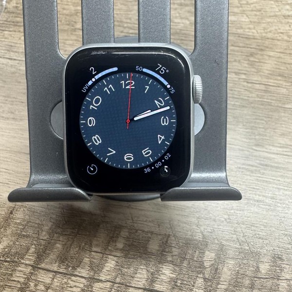 Apple Watch Series 5 40mm - Silver, A2092 - GPS, Aluminum