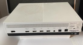 Good
													Xbox One S (2016) - White, 500 GB, photo 5 of 9