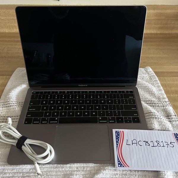 MacBook Air 2018 - 13 inch - 128 GB, Silver, 8 GB, Intel Core i5