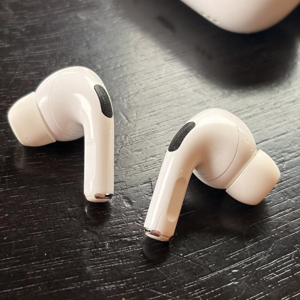 Apple AirPods Pro 2 - Lightning