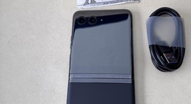 Mint
													Motorola Razr Plus (2023) - Unlocked, Black, 256 GB, 8 GB, photo 3 of 11