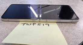 Mint
													Samsung Galaxy Z Flip3 5G - Verizon, Cream, 128 GB, 8 GB, SM-F711U, photo 4 of 9