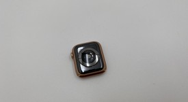 Good
													Apple Watch Series 5 40mm - Unlocked, Gold, A2094 Cellular, Aluminum, photo 4 of 5